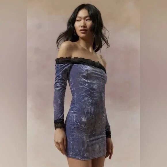 Kimchi Blue Urban Outfitters Ryder Velvet & Lace Blue Mini Dress Size Small - Picture 2 of 6